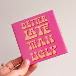 Tegeltje "Better late than ugly"